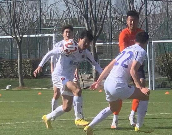 两个东北小伙在部队里的生活